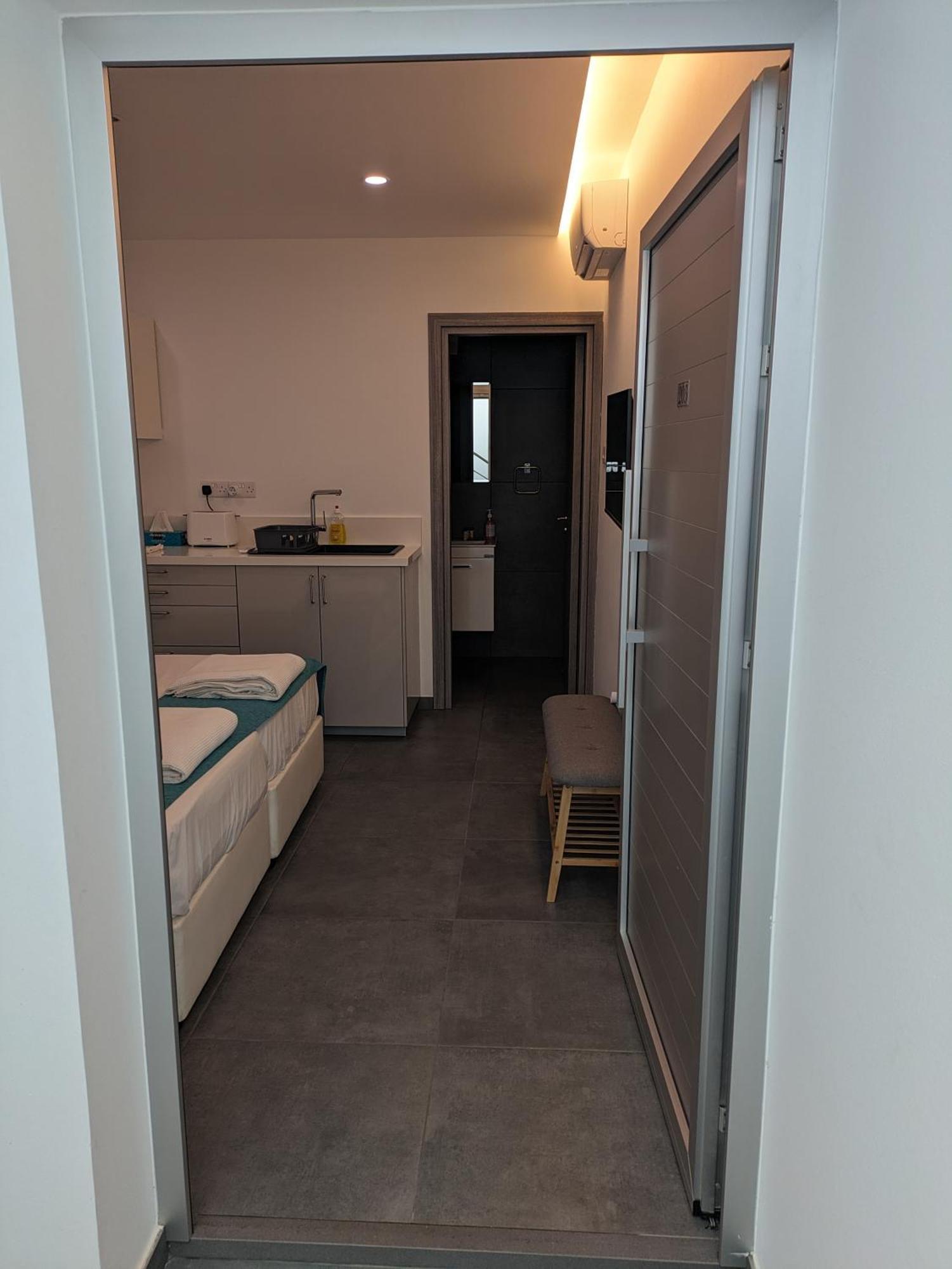 Memory Apartments Айя Напа Екстериор снимка
